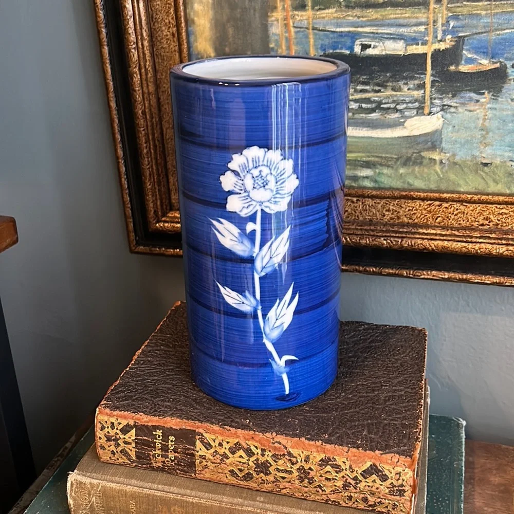 Hand Painted TAKAHASHI San Francisco Blue and White Floral Vase - Picture 2 of 10